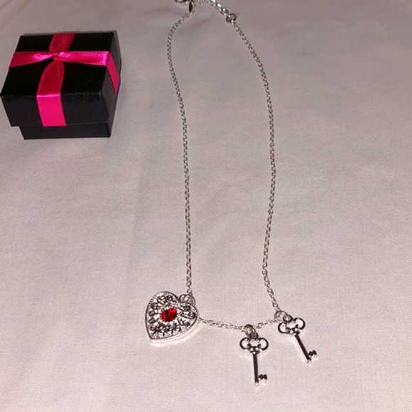 Heart Necklace  Two Keys .New - Picture 3 of 7
